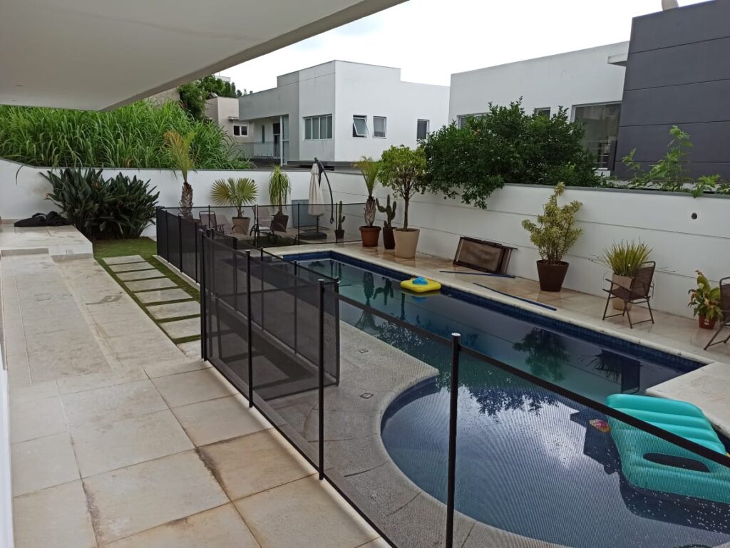 Cerca para piscina removível preta